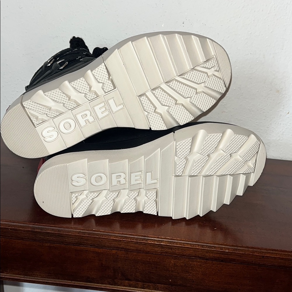 Women's Sorel Joan of Artic Black and White Winter Boots 7.5 NWT - Picture 7 of 11